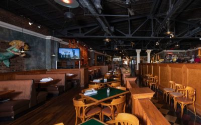 How to Make Large Group Dining Easy in Louisville