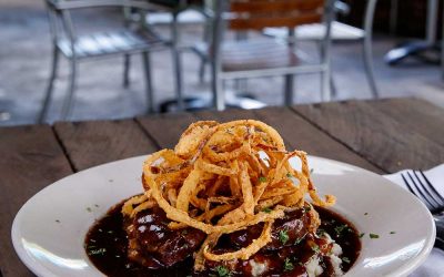 How Restaurants in Louisville Handle Big Groups Well